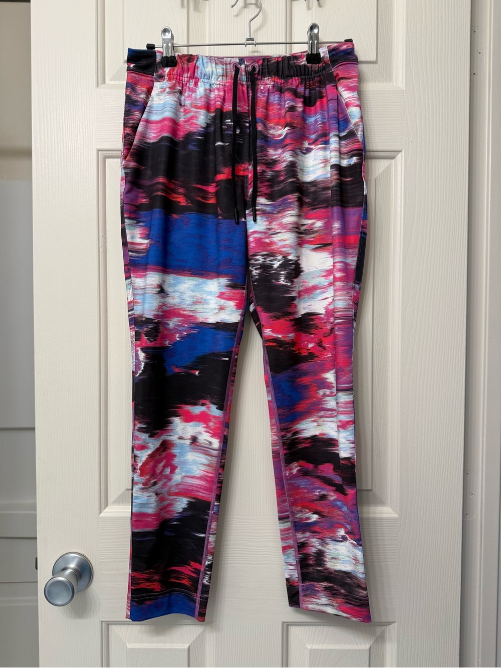 Lululemon Jet Cropped Multicolor Active Jogger Pants - Pink/Blue Print